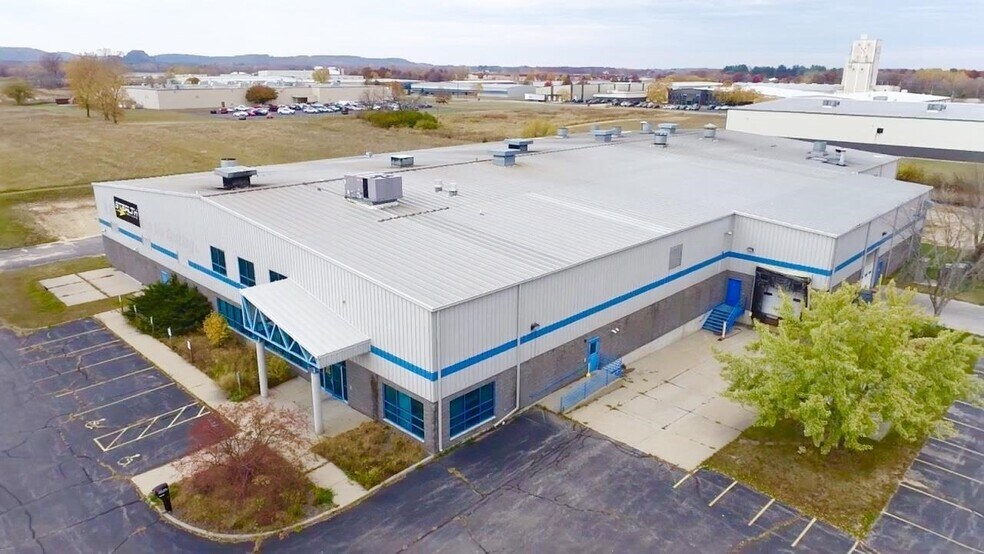 More Photos Of 1011 Veterans St, Mauston Manufacturing For Sale