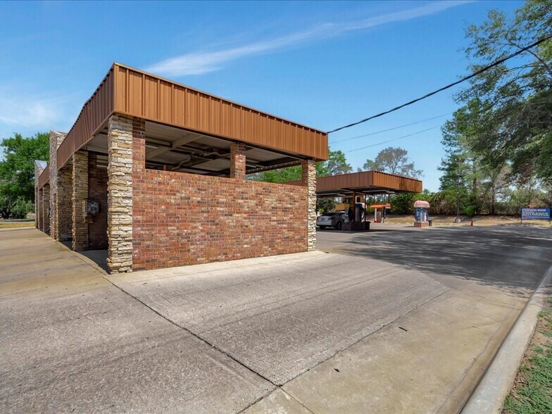 More Photos Of 611 Tenaha St, Center Carwash For Sale