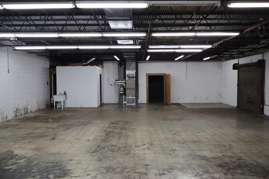 More Photos Of 504 Houston St, Greensboro Warehouse For Lease
