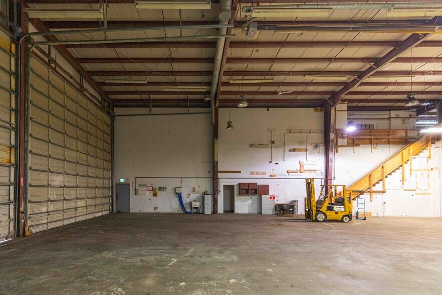 More Photos Of 32860 Mission Way, Mission Manufacturing For Lease