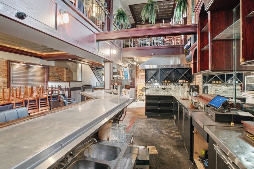 More Photos Of 297 Franklin St, Buffalo Restaurant For Lease