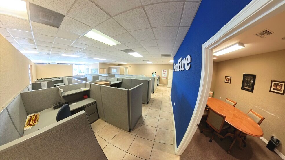More Photos Of 126 N Us-27/441, Lady Lake Office For Lease