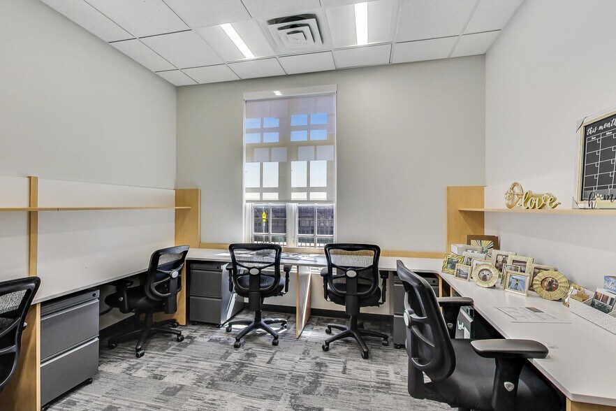 More Photos Of 324 W Touhy Ave, Park Ridge Office For Lease