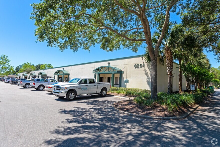 More Photos Of 6201 Johns Rd, Tampa Light Manufacturing For Lease