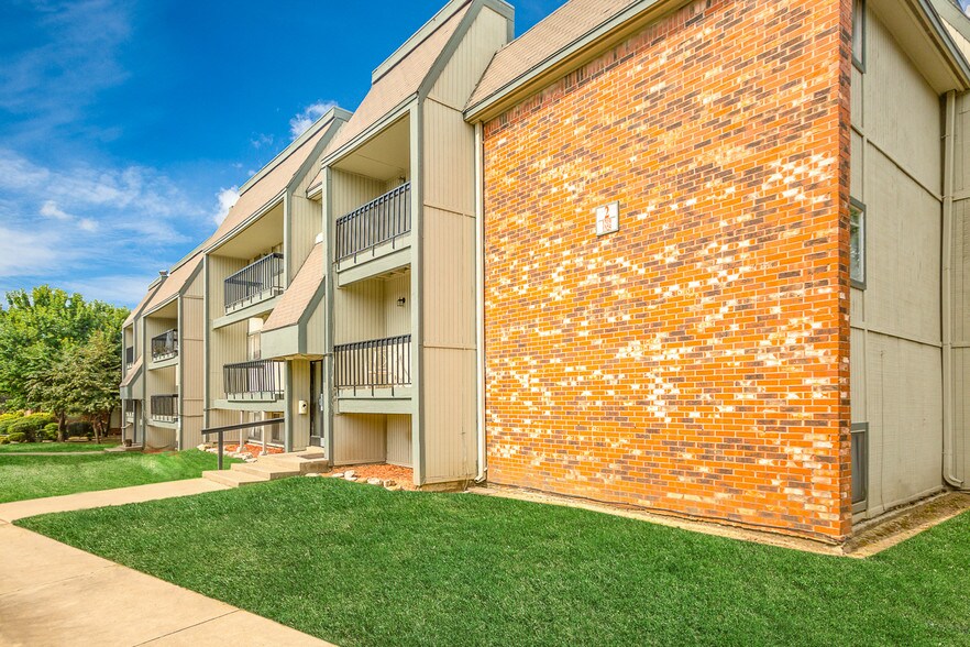 More Photos Of 1311 N Ash Pl, Owasso Apartments For Sale