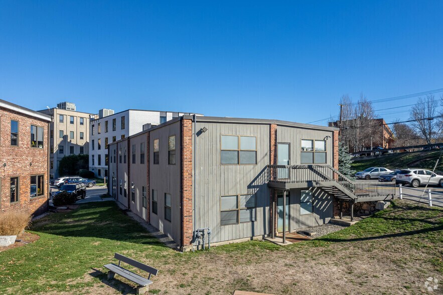 More Photos Of 35 Walnut St, Wellesley Office For Lease