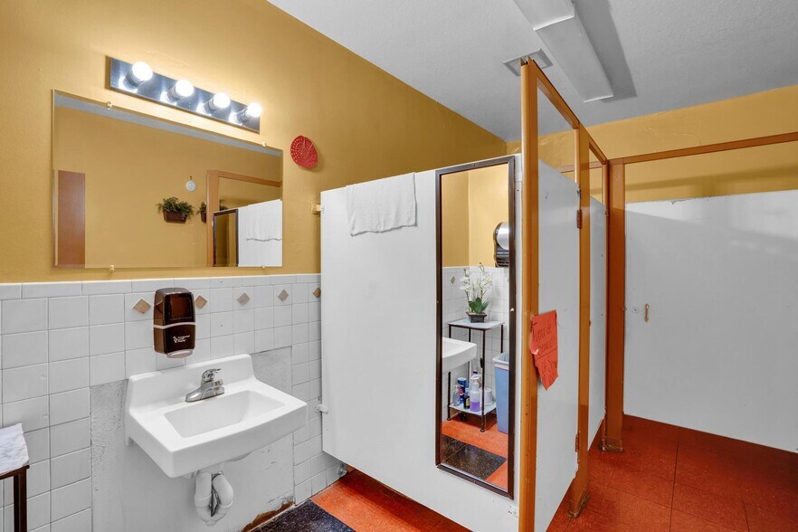 More Photos Of 4525 S Park Ave, Tucson Restaurant For Sale