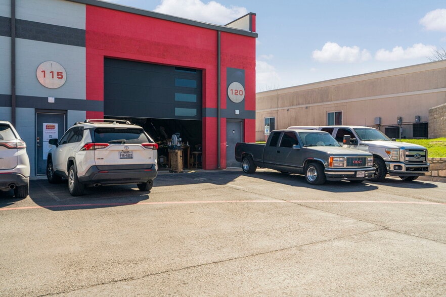 More Photos Of 2100 Double Creek Dr, Round Rock Warehouse For Sale