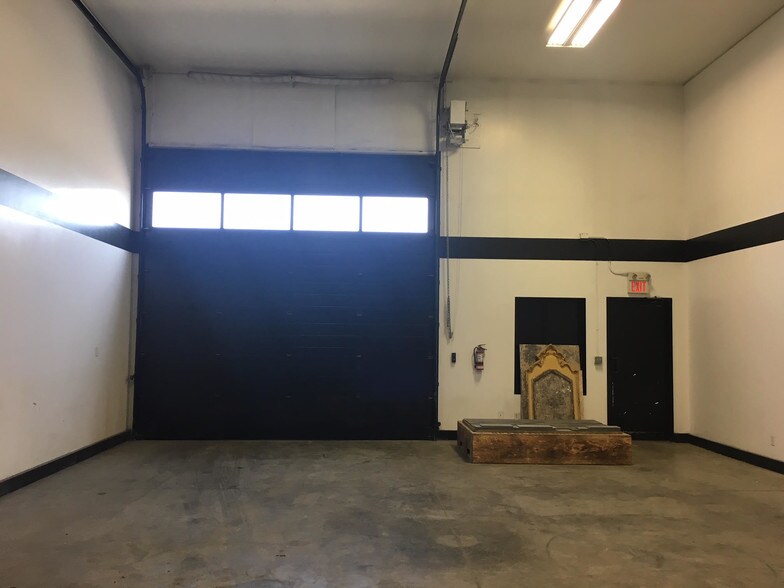More Photos Of 974 Boulder Blvd, Stony Plain Warehouse For Lease