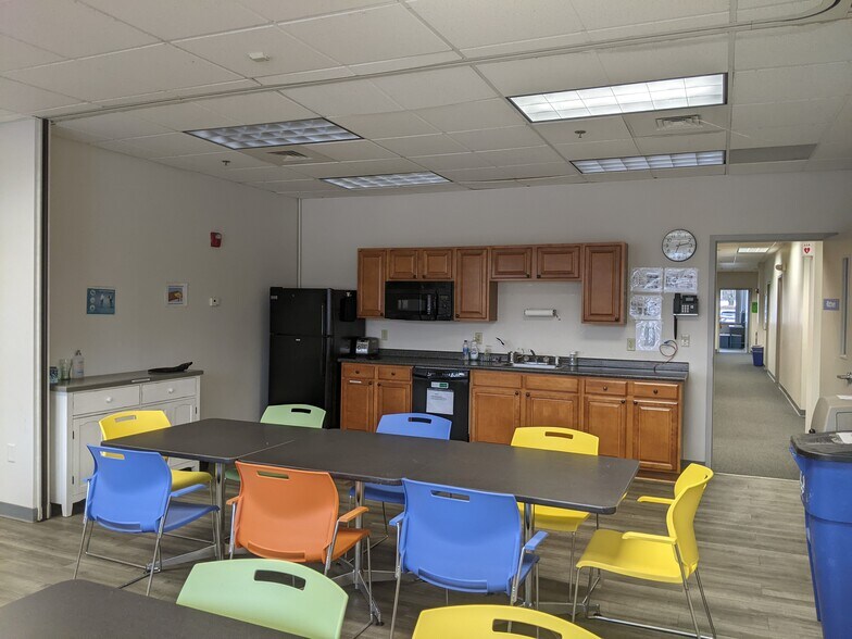 More Photos Of 15 Trafalgar Sq, Nashua Office For Lease