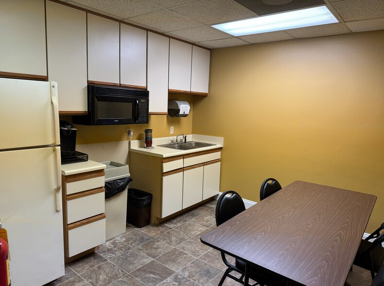 More Photos Of 1950 Collins Blvd, Austell Service For Lease