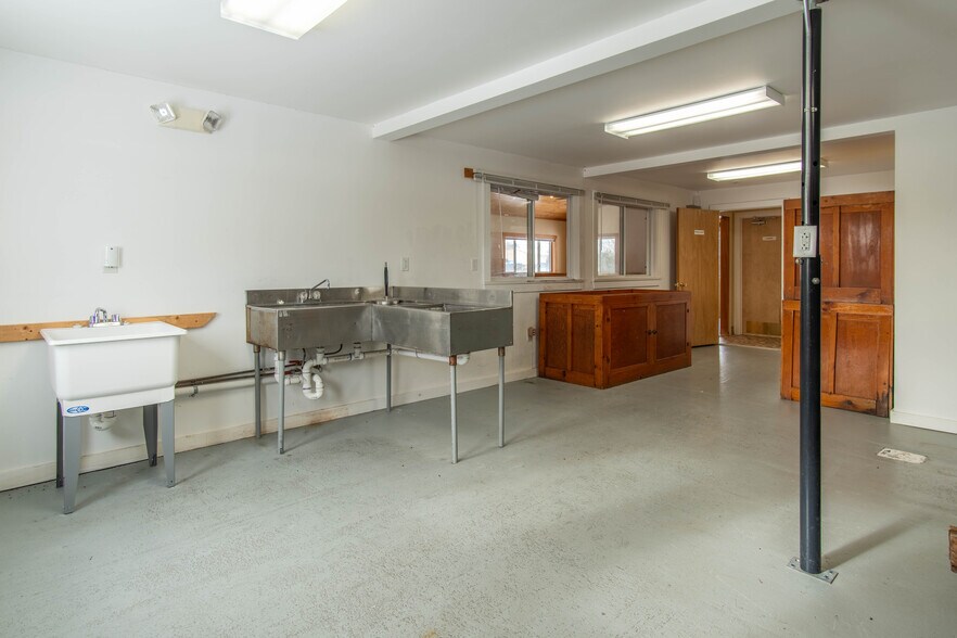 More Photos Of 43748/43752 NY-12 Rt, Alexandria Bay Freestanding For Sale
