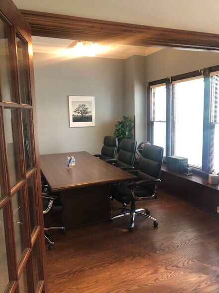 More Photos Of 137 W Park Ave, Libertyville Office For Lease