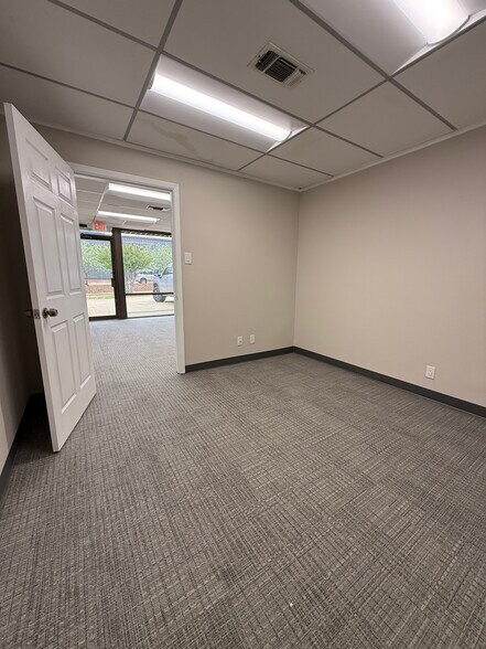 More Photos Of 1018 W Main St, Arlington Medical For Lease