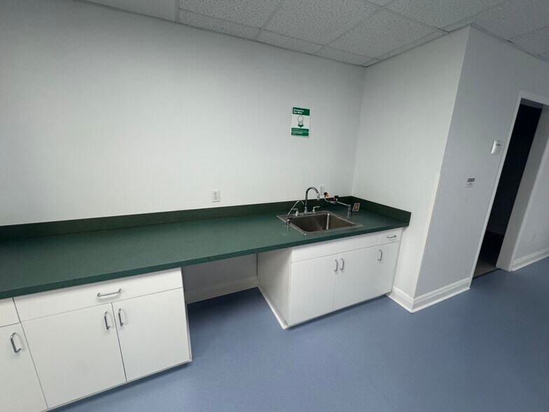 More Photos Of 7000 SW 97th Ave, Miami Office For Sale