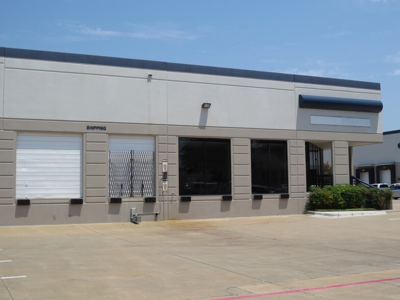 More Photos Of 2552 Summit Ave, Plano Showroom For Lease