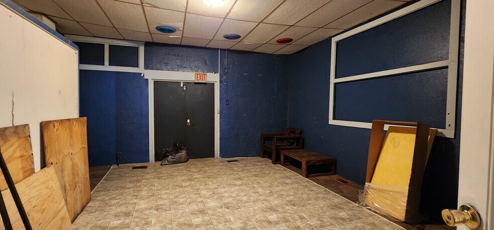 More Photos Of 104 E Main St, Washington Flex For Sale