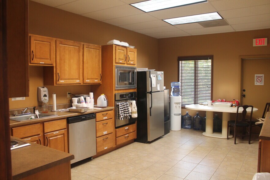 More Photos Of 1401 Financial Park, Carbondale Office For Sale