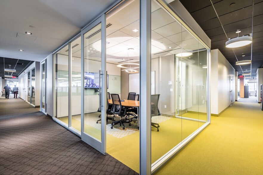 More Photos Of 2600 Boul Alfred-Nobel, Montréal Office For Lease