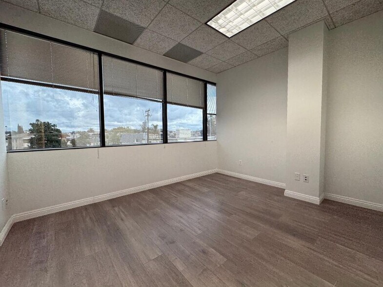 Primary Photo Of 144 N Glendale Ave, Glendale Office For Lease