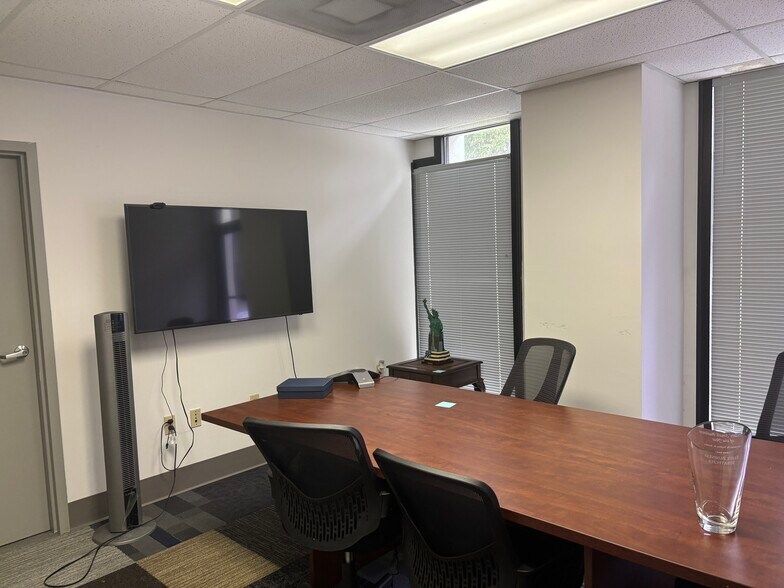 More Photos Of 504 Capital Cir SE, Tallahassee Office For Lease