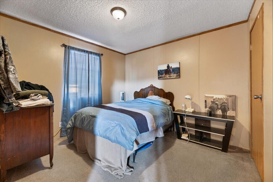 More Photos Of 17500 Hwy 34, Enning Storefront For Sale