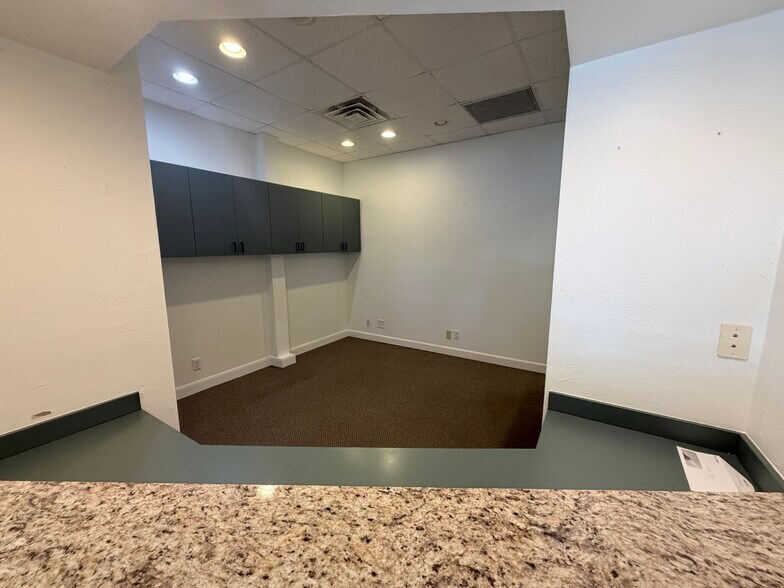 More Photos Of 42 Barkley Cir, Fort Myers Medical For Lease