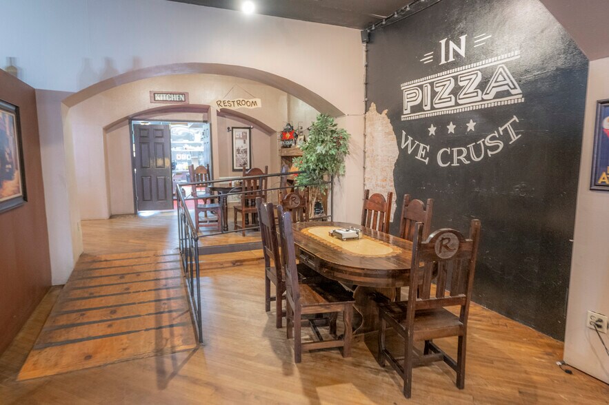 More Photos Of 104 E Alamo St, Brenham Storefront Retail Residential For Sale