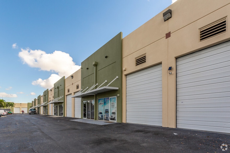 More Photos Of 10601-10677 NW 122nd St, Medley Warehouse For Lease