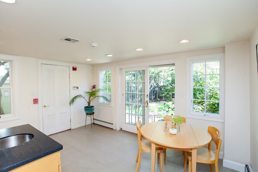 More Photos Of 24 N Main St, Lambertville Office For Sale