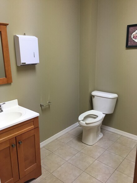 More Photos Of 410 E Stevenson Rd, Ottawa Medical For Sale