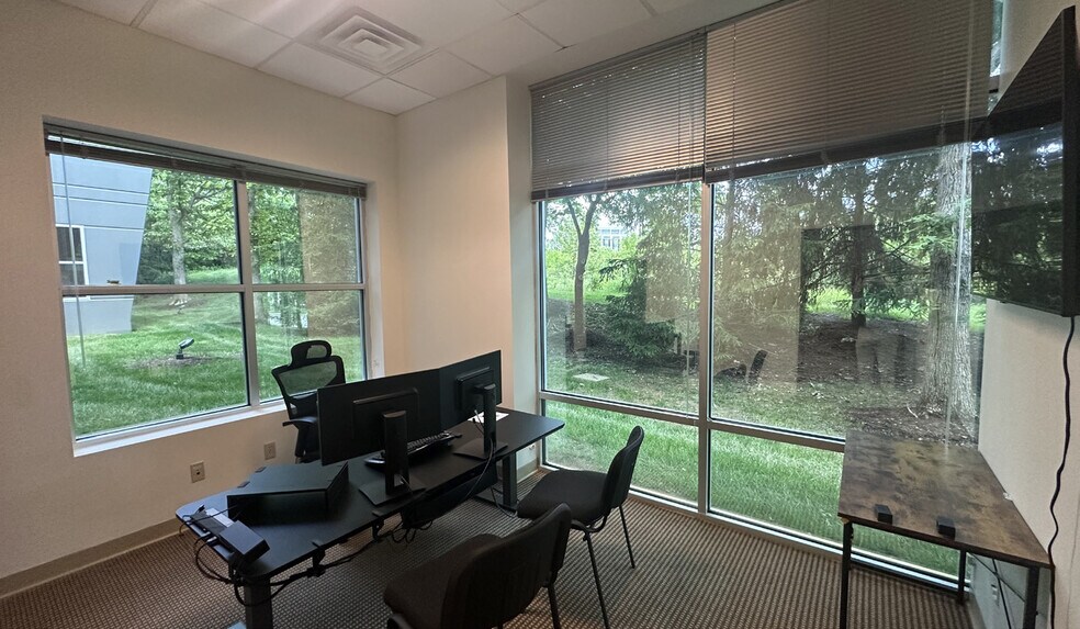 More Photos Of 13421 Manchester Rd, Saint Louis Office For Lease