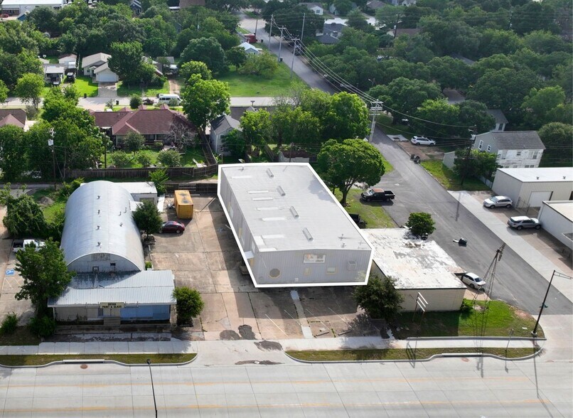 Primary Photo Of 2113 S College Ave, Bryan Warehouse For Lease