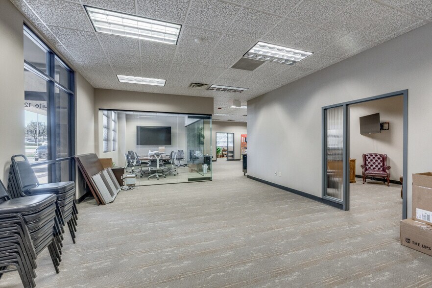 More Photos Of 1900 Country Club Dr, Mansfield Bank For Lease