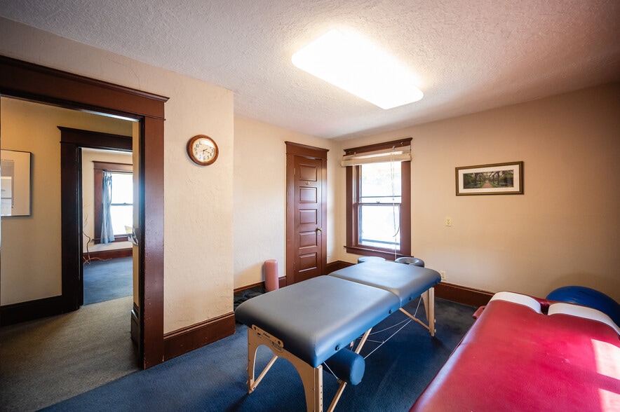 More Photos Of 1934 NE Broadway St, Portland Medical For Sale