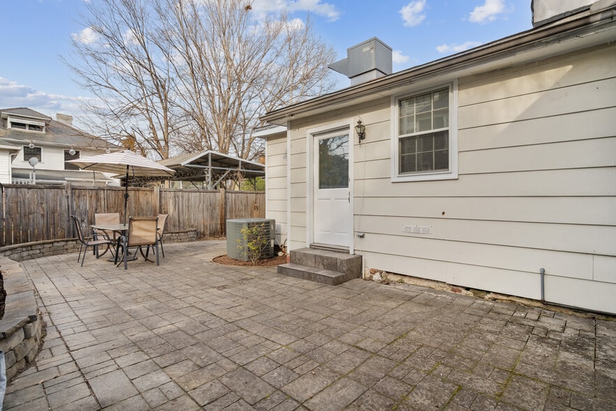 More Photos Of 405 Morson St, Raleigh Office For Sale