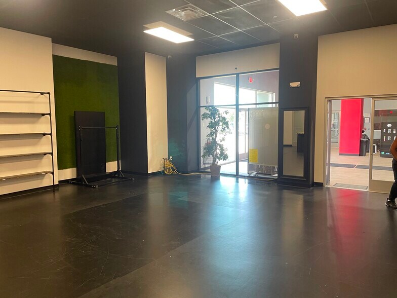 More Photos Of 10000 Emmett F Lowry Expy, Texas City Health Club For Lease