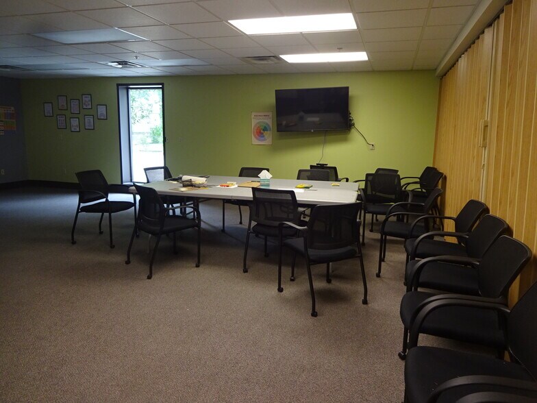 More Photos Of 4701 MacCorkle Ave SE, Charleston Medical For Sale