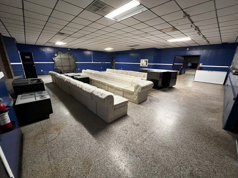 More Photos Of 1604 W State St, Bristol General Retail For Sale