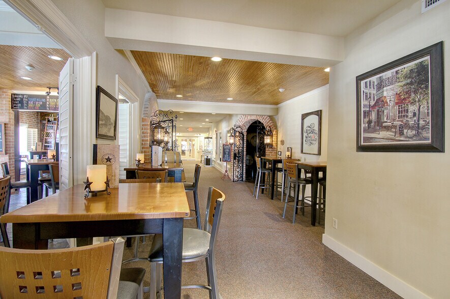 More Photos Of 103 E Virginia St, McKinney Storefront Retail Office For Lease