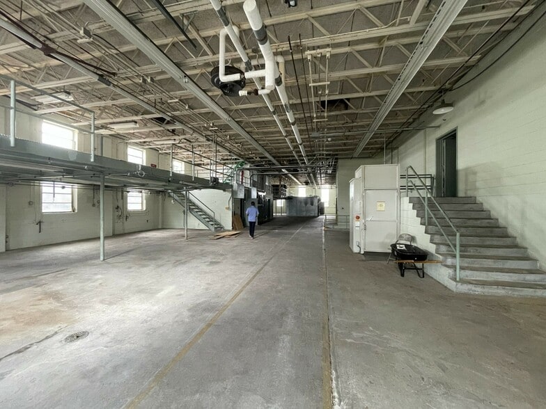 More Photos Of 600 Avenue S NW, Winter Haven Research And Development For Sale