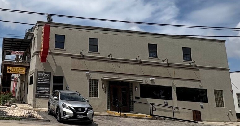 Primary Photo Of 208 S Castell Ave, New Braunfels Restaurant For Lease