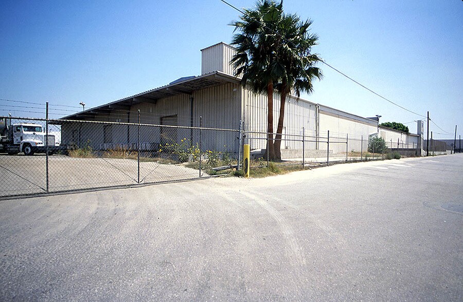 More Photos Of 125 N Vineland Ave, City of Industry Distribution For Lease