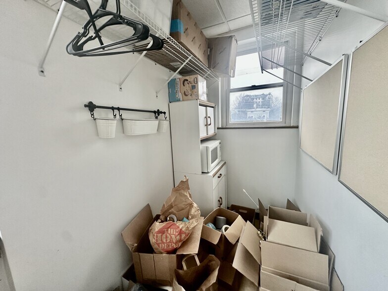 More Photos Of 36 Sherwood Pl, Greenwich Office For Lease