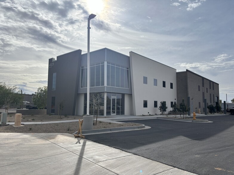 More Photos Of 4523 E Ivy St, Mesa Industrial For Lease
