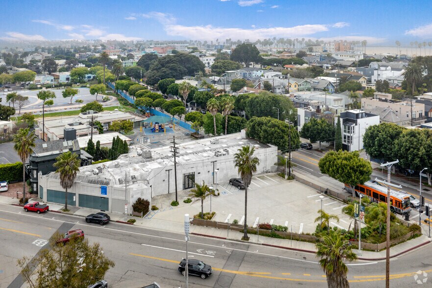 More Photos Of 910 Abbot Kinney Blvd, Venice Storefront For Sale