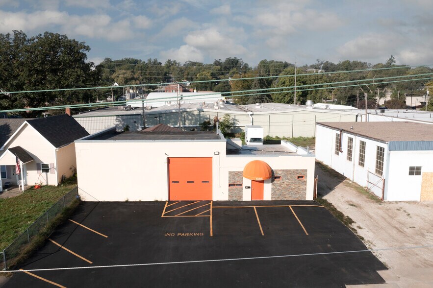 More Photos Of 8708 N 28th Ave, Omaha Light Manufacturing For Sale
