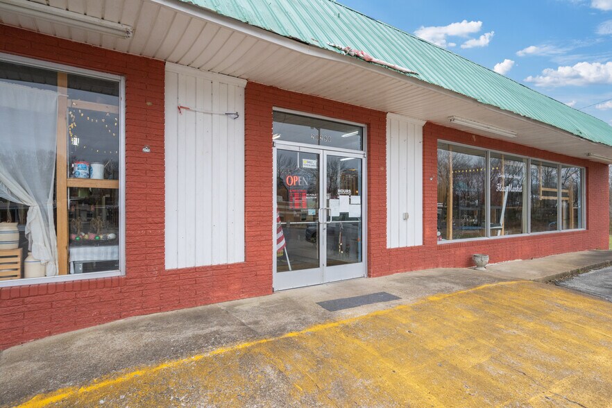 More Photos Of 20310 Main St E, Huntingdon Storefront For Sale