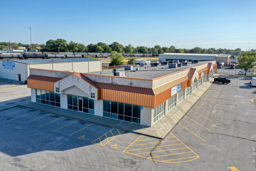 More Photos Of 5945 Cornhusker Hwy, Lincoln Flex For Lease