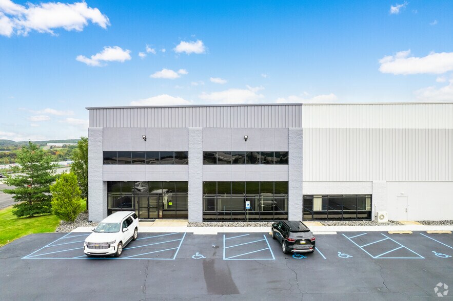 More Photos Of 325 Centerpoint Blvd, Jenkins Distribution For Lease